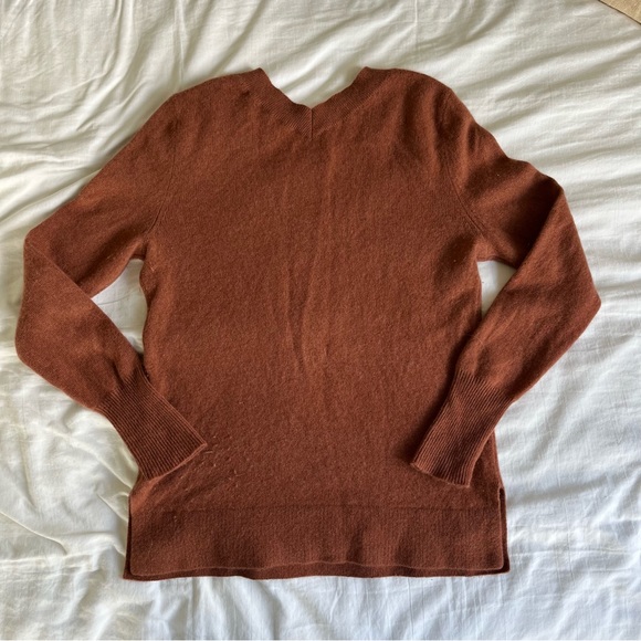 Halogen 100% Cashmere V-neck Sweater Size Small Burnt Orange - Picture 2 of 3